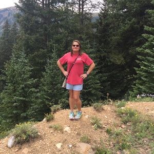 Meet your Posher, Laura